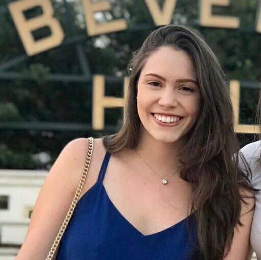 Raquel fala inglês e espanhol fluentemente e formou-se em Economia pela FEA-USP