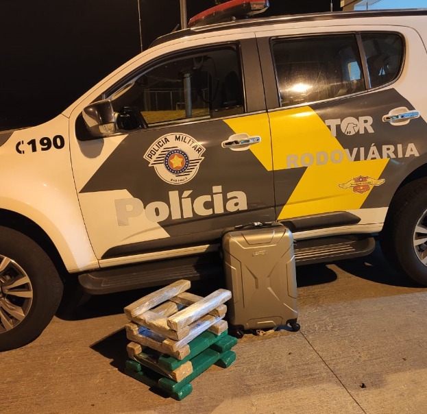 Polícia Militar Rodoviária - Droga estava na mala transportada pela passageira