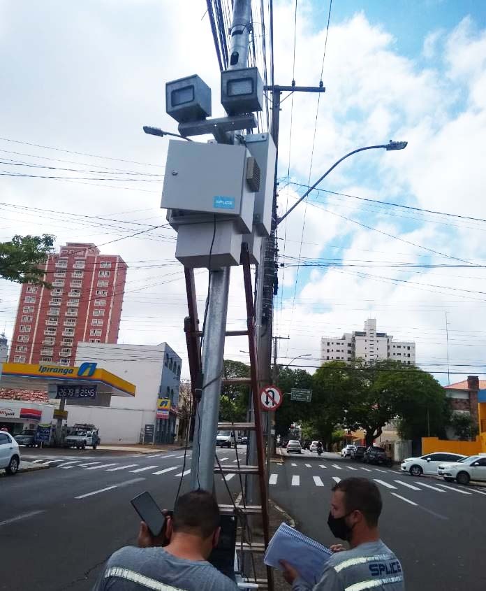 Ipem - Equipe realizou verificação metrológica no radar localizado na Rua Manoel Goulart
