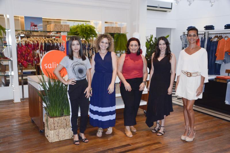 Foto: Elisabete Santos - Renata De Luca e a equipe Bobstore Presidente Prudente (Flaviane Castro, Carla Almeida, Kátia Silva e Elane Oliveira)