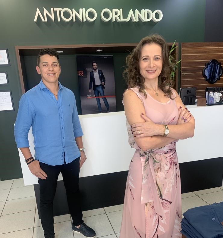 Alessandra Mercúrio e Anderson Oliveira, que veio de Campo Grande (MS) para compor a equipe da loja
