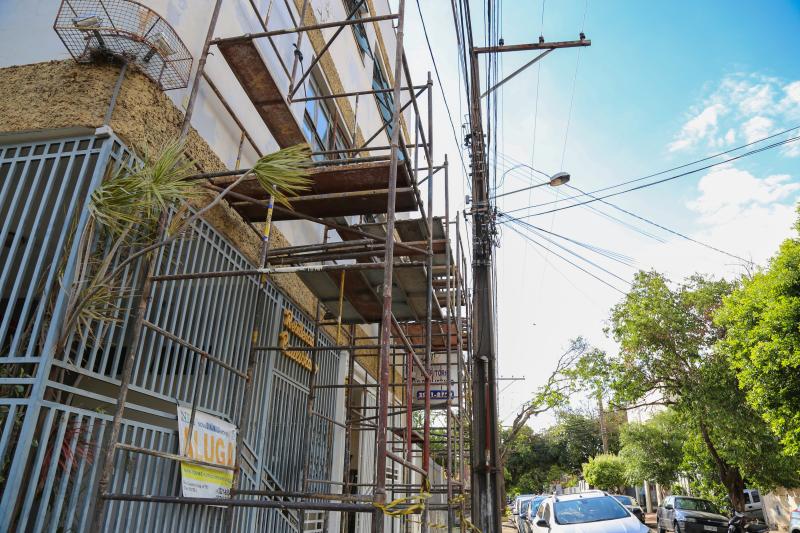  Weverson Nascimento: Rua Bela: proximidade com a rede de alta tensão impede a realização de reparos no prédio