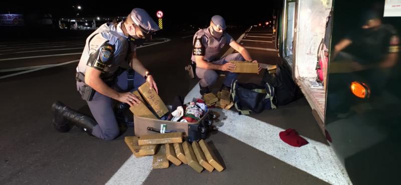 Polícia Militar Rodoviária - Droga estava na bagagem dos passageiros