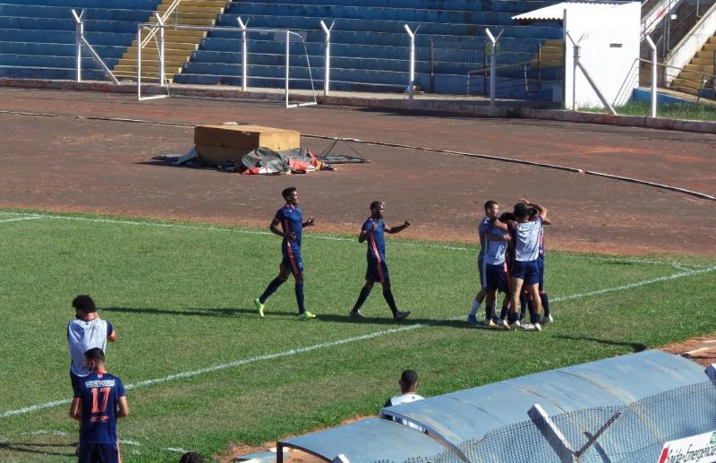 Cristiano Nascimento/Rádio Metrópole - Na liderança do Grupo 2, Osvaldo Cruz conseguiu segurar o empate em uma partida cheia de emoção