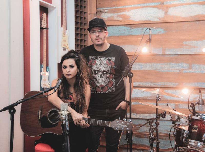 Divulgação - Duo se apresenta no formato voz, violão e bateria, relembrando o início da carreira