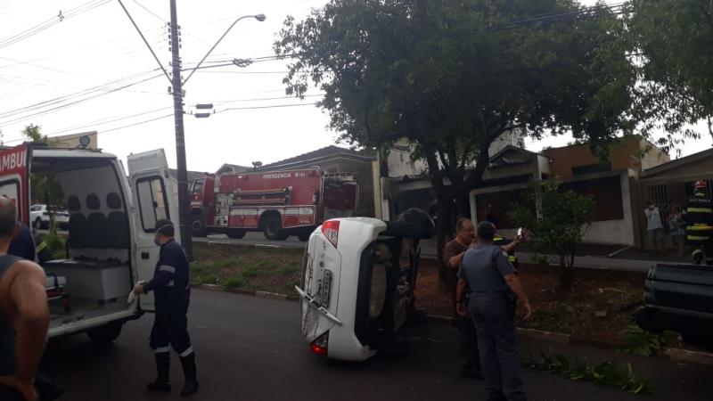 Cedida | Capotamento ocorreu na Avenida Ana Jacinta