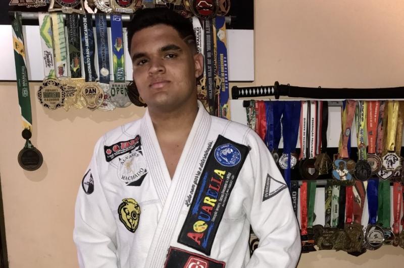 Cedida - Ele começou nas artes marciais aos 5 anos, e, hoje, aos 16, lidera o ranking da sua categoria