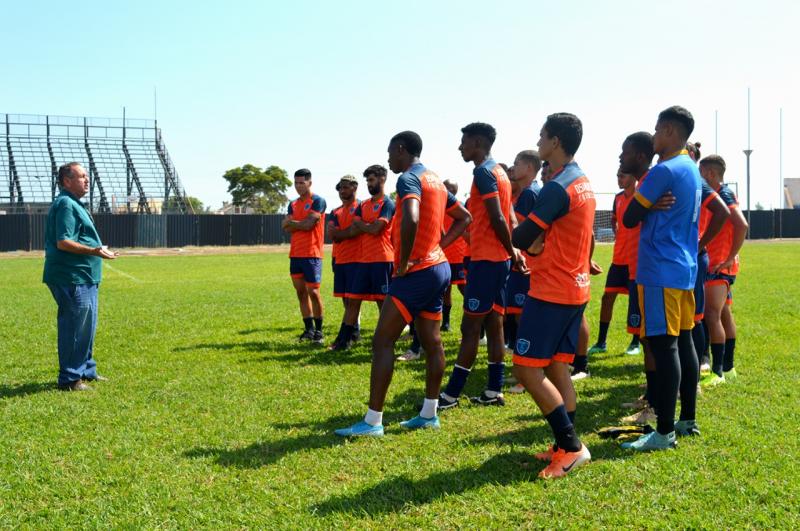 Pedro Afonso / Osvaldo Cruz FC - De volta ao Azulão, João Martins foi recebido pelos jogadores na manhã de ontem