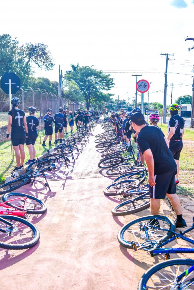  Luciano Opka - Maioria estava vestida de preto “em luto pelos ciclistas mortos e acidentados de nosso país”