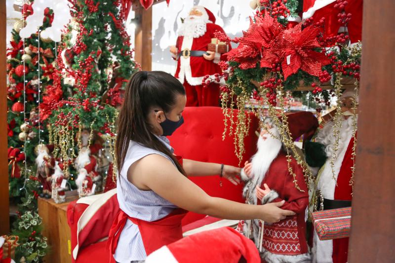 Weverson Nascimento - Beleza do Natal na loja faz encher os olhos e o coração com o espírito natalino