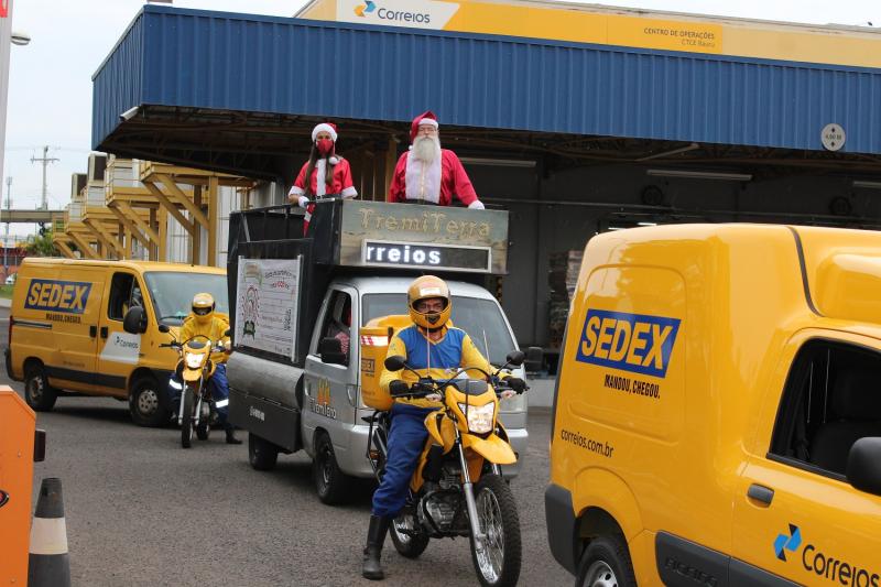 Correios/ Eliane Chela: Papai Noel participou de uma carreata no lançamento da campanha