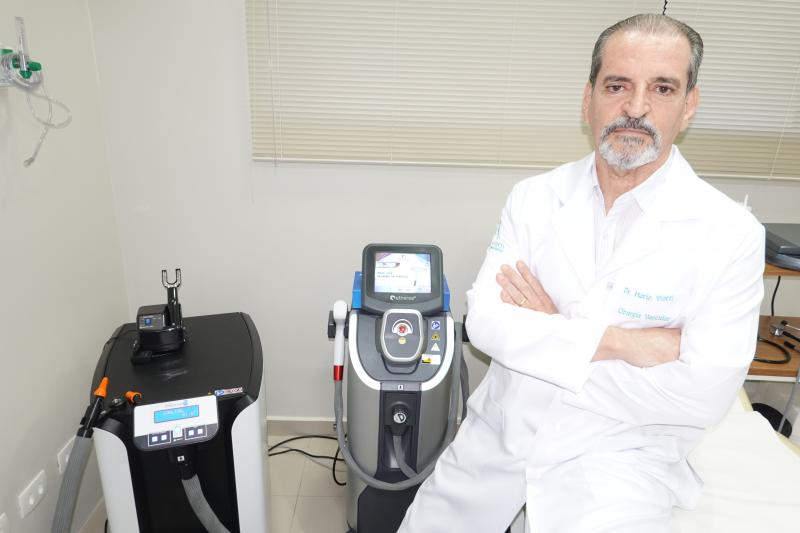 Mário Viotti é formado pela Faculdade de Medicina de Catanduva e especializou-se em cirurgia geral, anatomia patologica e cirurgia vascular, pelo Instituto de Moléstias Cardiovasculares de São José do Rio Preto