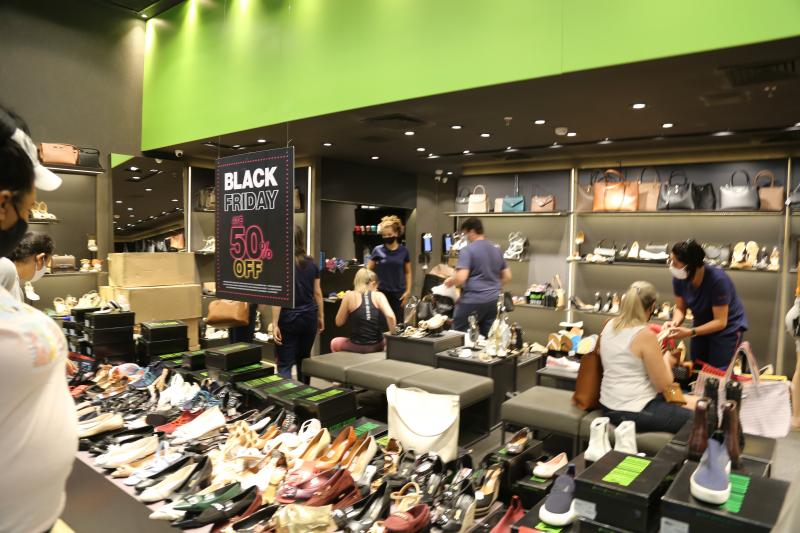 No Prudenshopping, Black Friday movimentou as lojas, que seguiram à risca as regras sanitárias