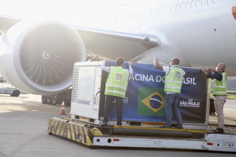 Desembarque dos insumos ocorreu nesta manhã, no Aeroporto Internacional de Guarulhos