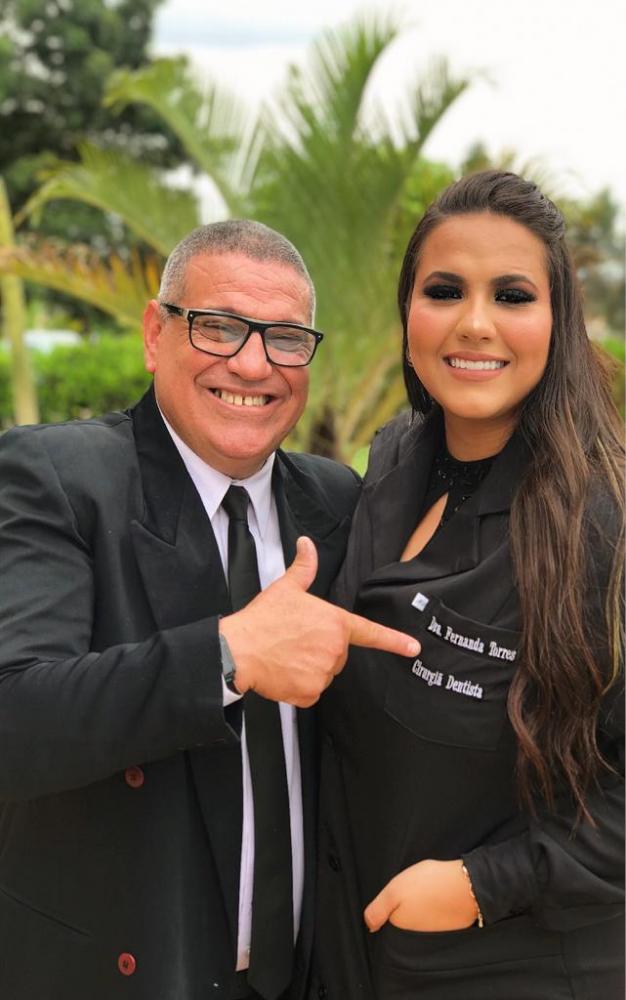 Edgard e Fernanda, a filha do meio, agora dentista