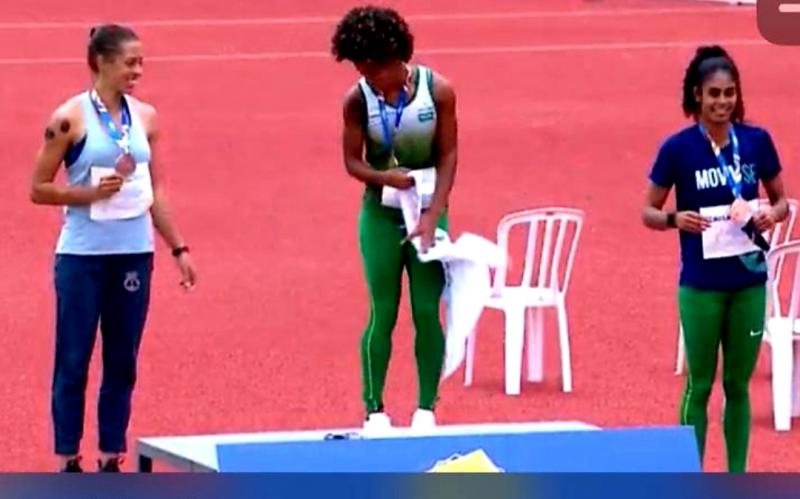 Na ordem, a vice, a atleta olímpica Tabata Vitorino, a campeã Tiffany Martinho, e Victória