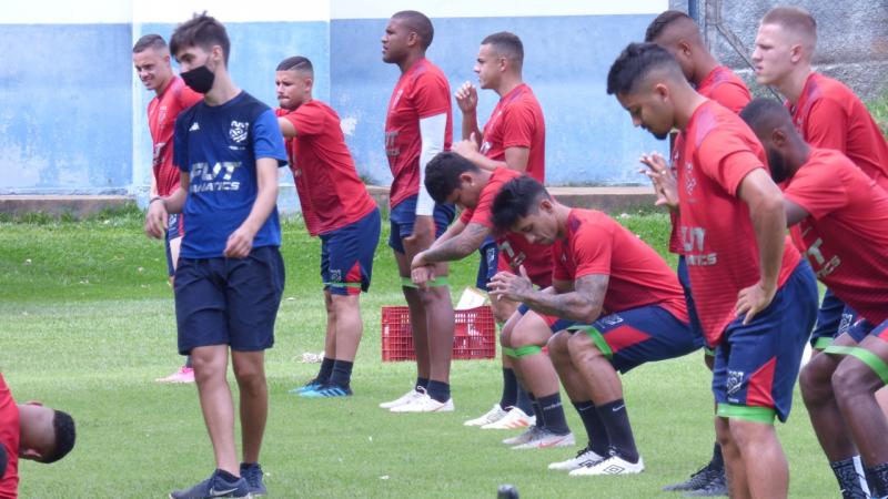 Equipe treinou cedo ontem, de forma rápida, e por volta das 12h viajou para Birigui (SP)