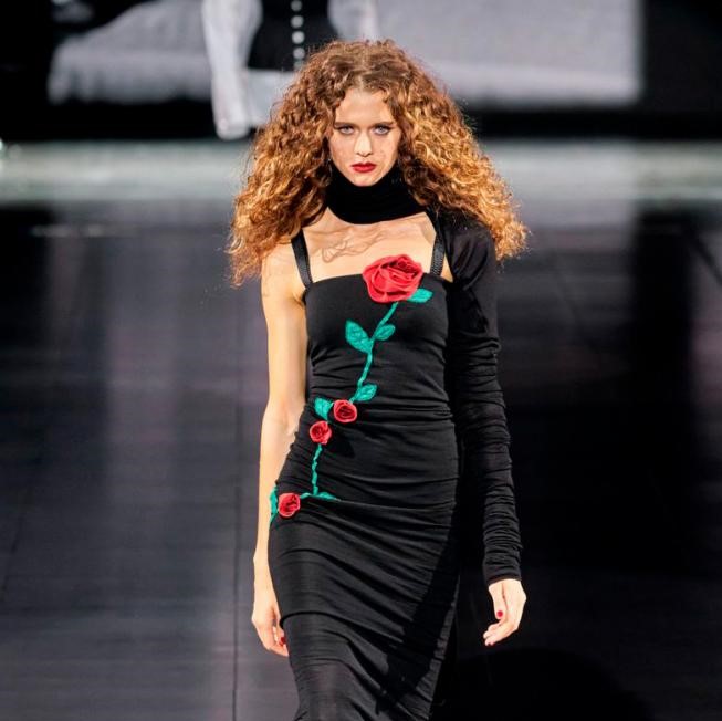 Aos 23 anos, Natália coleciona importantes trabalhos: já desfilou na semana de moda de Milão, para a poderosa grife italiana Dolce & Gabbana,