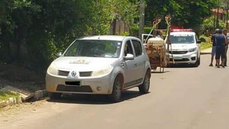 Carro foi encontrado após ser rastreado por motoristas que são amigos da vítima 