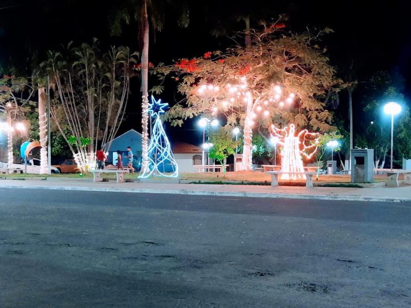 Alguns locais da cidade estão iluminados neste Natal