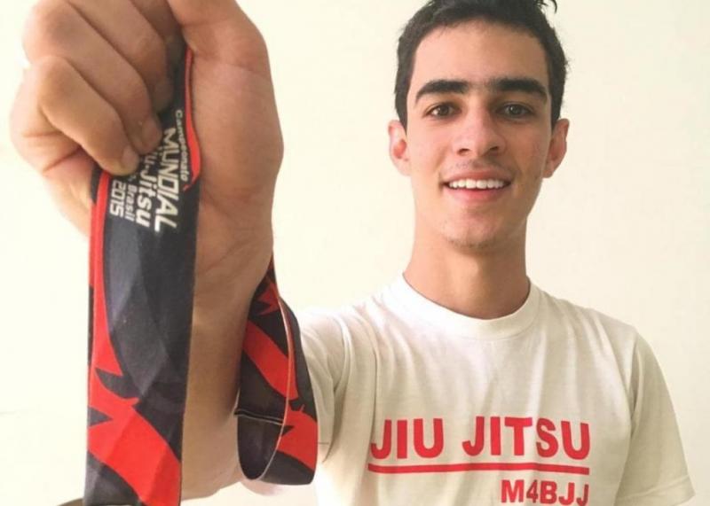 Incentivo da mãe e da avó fez de Caio um vencedor nas artes marciais e na vida