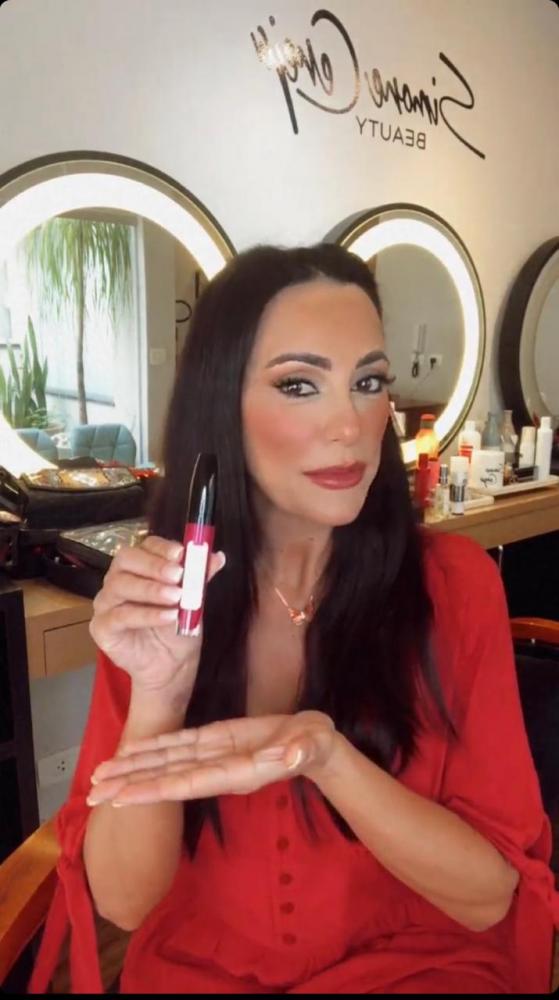 Simone fala sobre o novo gloss labial: 