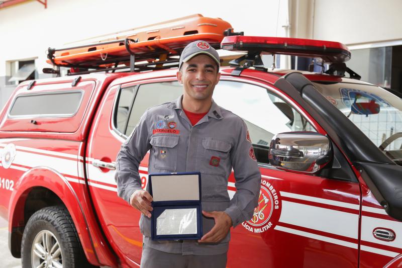 Cabo Marcelo foi homenageado com placa de agradecimento