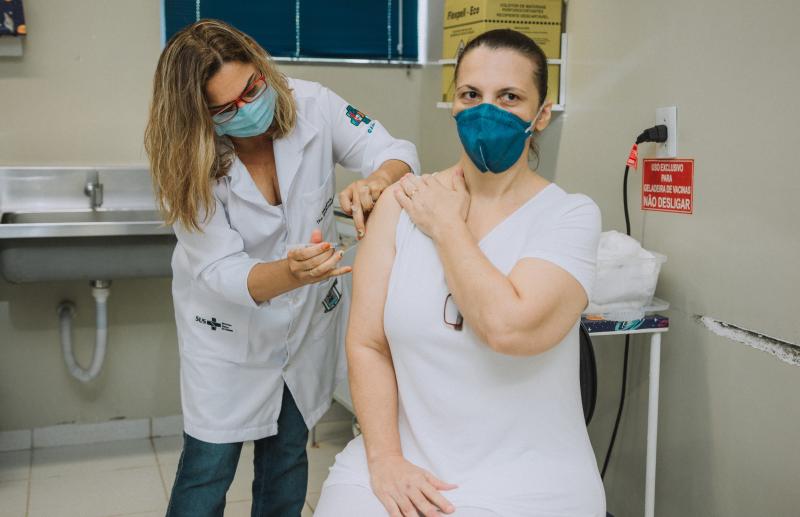 Valdirene inaugurou a campanha de imunização contra a doença na cidade