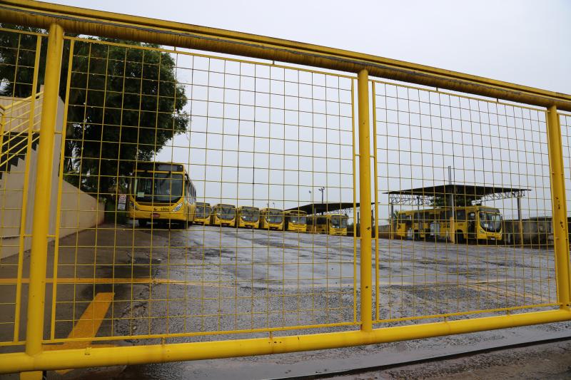 Veículos permanecem na garagem da empresa Prudente Urbano