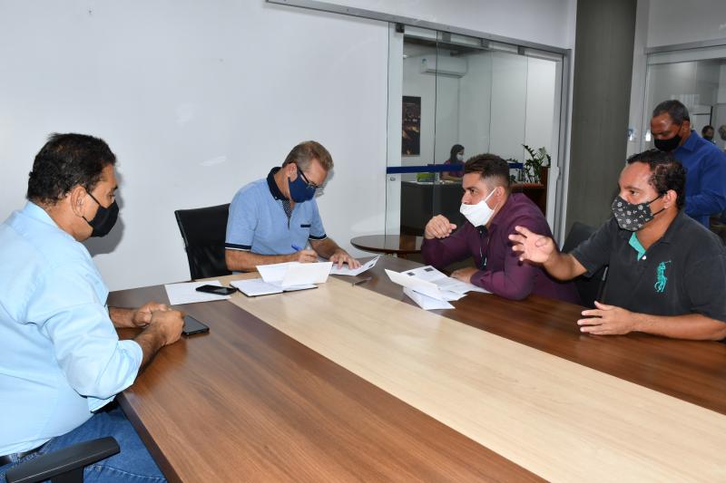 Assunto foi tratado na manhã desta segunda-feira, em reunião ocorrida no gabinete do prefeito