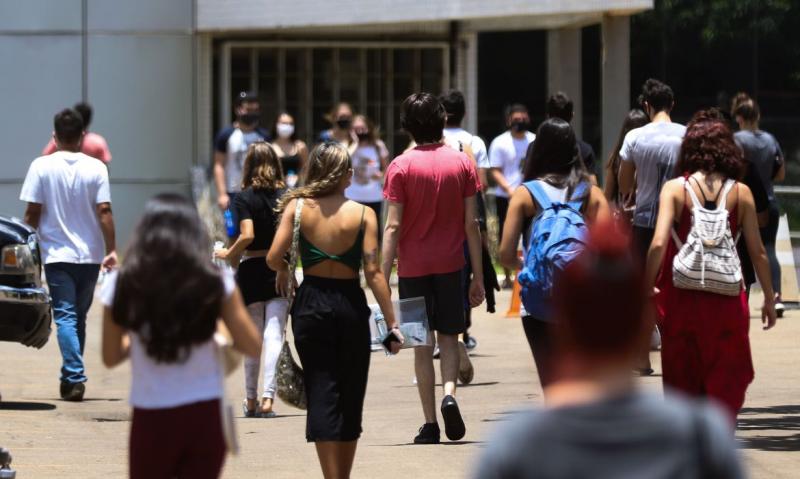 Estudantes fizeram as provas de ciências da natureza e matemática no segundo dia do Enem