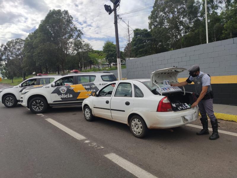 Carro com placas de Ourinhos (SP) foi alvo de fiscalização na manhã de hoje