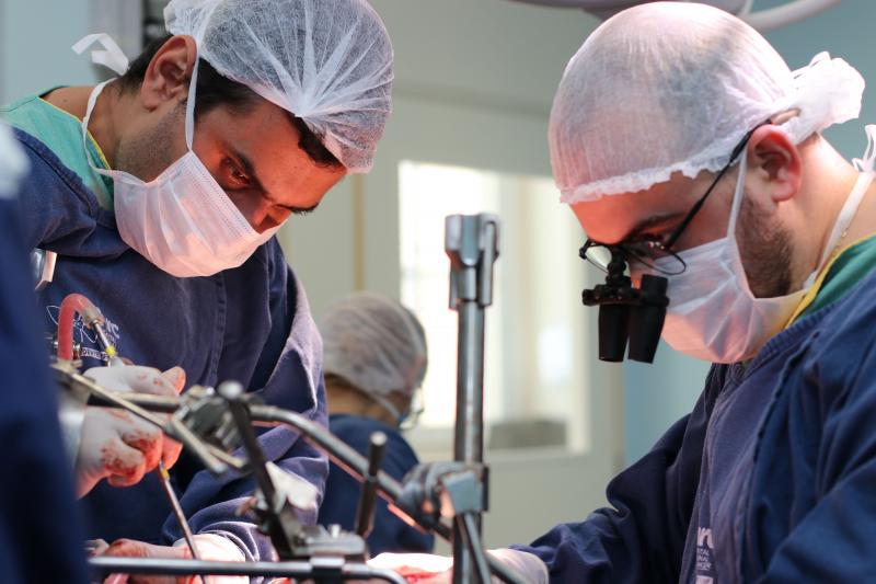 Médicos optaram por realizar duas cirurgias no mesmo ato anestésico