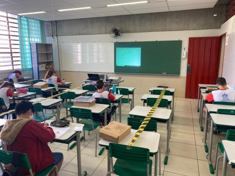 Escola Estadual Professor Oracy Matricardi recebeu 80 alunos ontem 