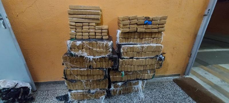 Grande parte da maconha foi encontrada na residência com o casal