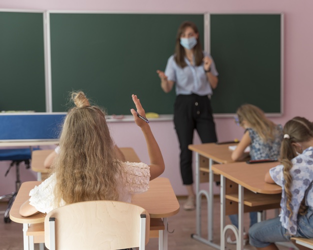 Até o momento, são confirmadas 21 mortes pela doença, sendo duas de estudantes e as demais de professores e funcionários