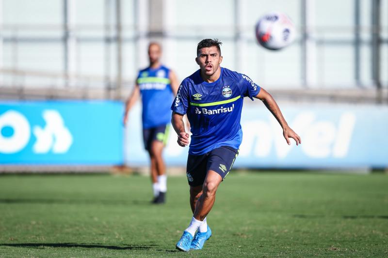 Time ajustou as bolas paradas, treinando cobranças de falta e escanteio ofensivas e defensiva