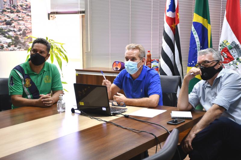 Demerson, Ed Thomas e Edilson Magno participaram ontem de videoconferência com a GasBrasiliano