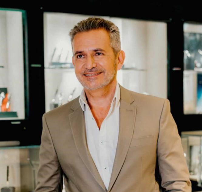 Sébastien Liron, consultor especializado em gestão das marcas de luxo, em mentoria para equipe do grupo Monalisa: 