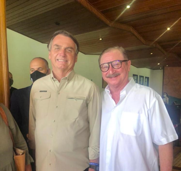 Jair Bolsonaro e Luiz Antonio Nabhan Filho, domingo, no Mosteiro São Bento, em Brasília