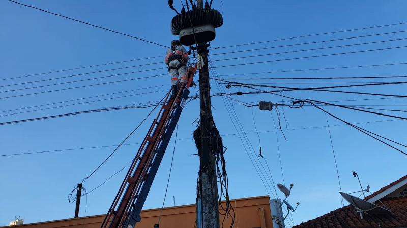 Problema em um cabeamento subterrâneo particular da empresa Cabonnet afetou a rede elétrica