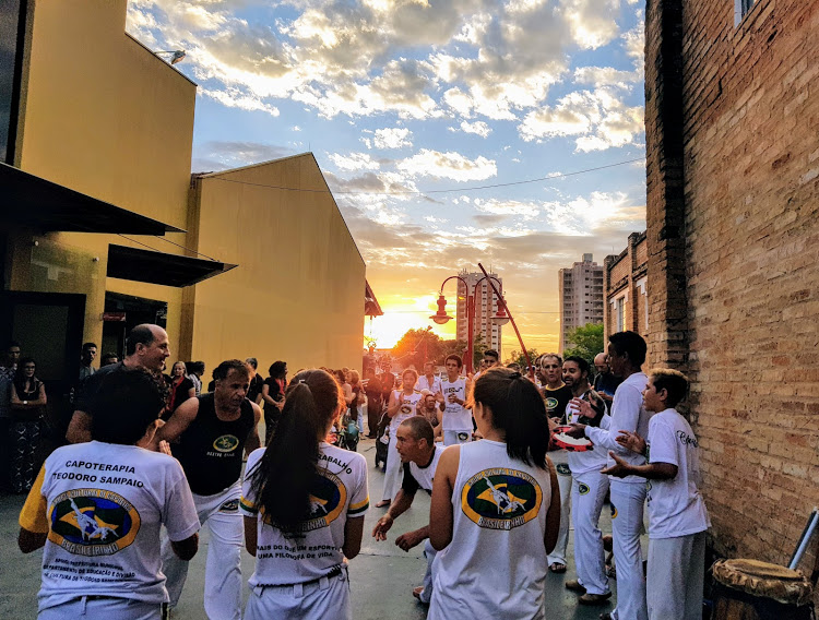 A beleza da dança ao ar livre terá que ser apreciada de forma diferente no atual momento