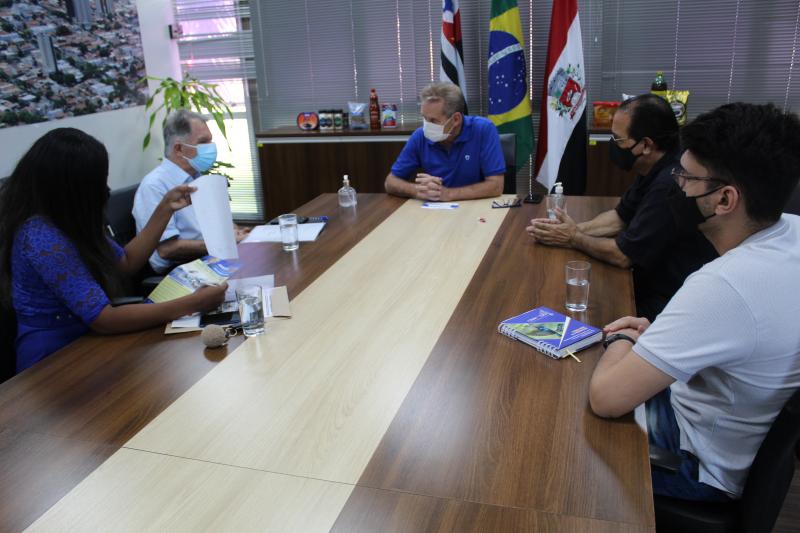 Reunião ocorreu na sexta-feira, no gabinete da Prefeitura