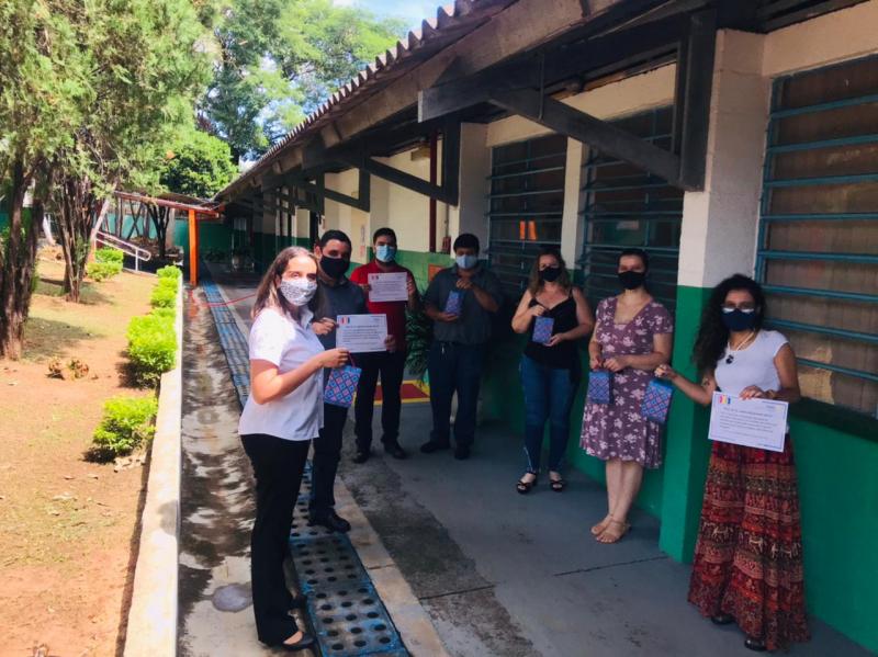 Os rotarianos na Escola Estadual Professora Fátima Aparecida Costa Falcon