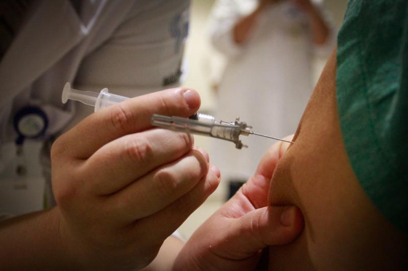 Juntos, os 53 municípios da região receberam 168.242 doses de imunizantes
