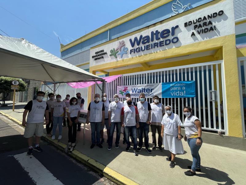 Voluntários que trabalharam sábado, na “Lasanha solidária” da Creche Walter Figueiredo