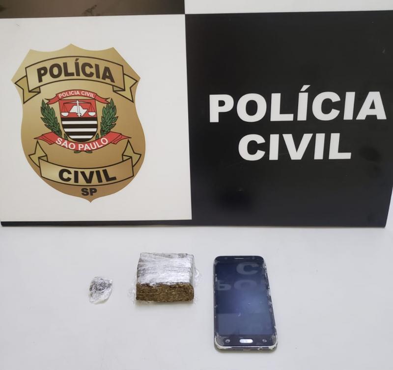 Análise de aparelho celular poderá ajudar a polícia a chegar a outros nomes envolvidos no comércio de drogas