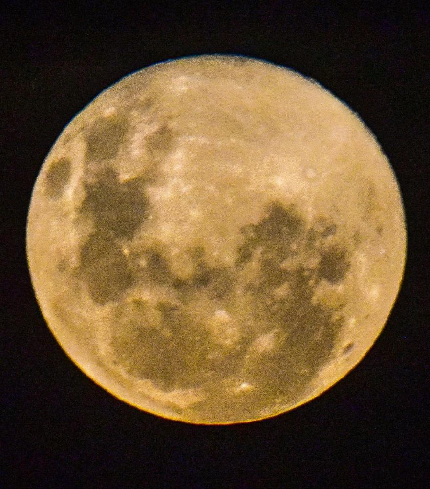 O fenômeno da “Super Lua”, fotografado domingo, por Roberto Mancuso