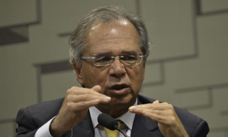 Paulo Guedes vê saldo de fevereiro de empregos formais com bons olhos