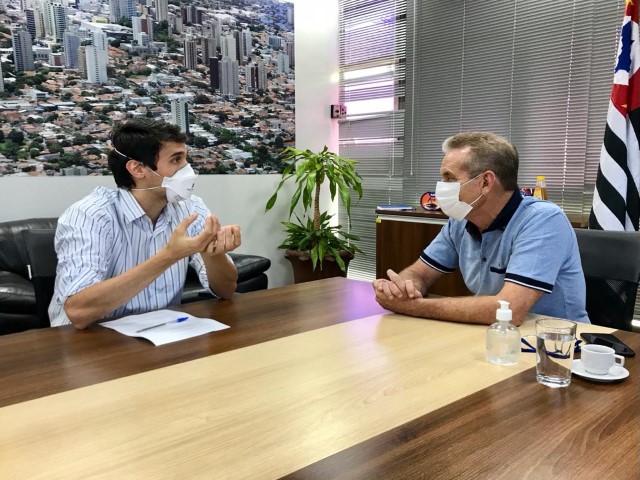 Médico cardiologista José dos Reis esteve com prefeito Ed Thomas nesta quarta